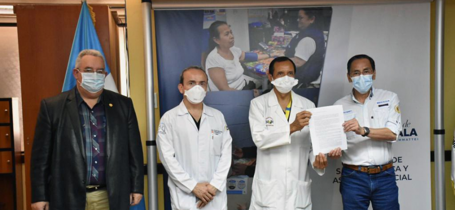 Autoridades de Salud conocen estrategia para afrontar la pandemia en Hospitales Nacionales