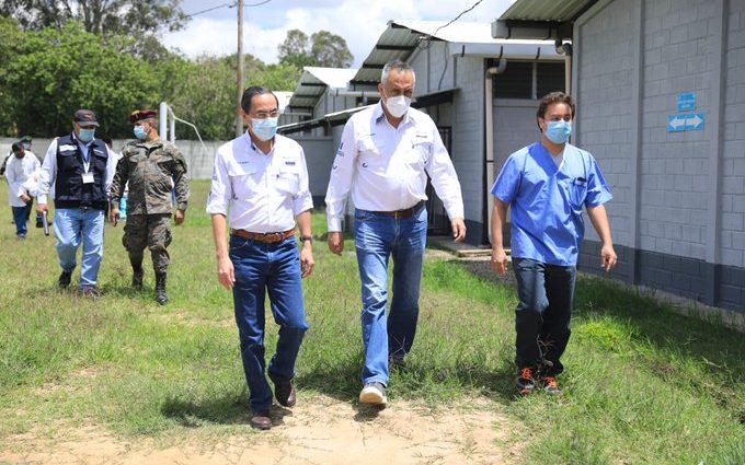 El ministro de Salud, Hugo Monroy, realiza recorrido en campamento La Paz