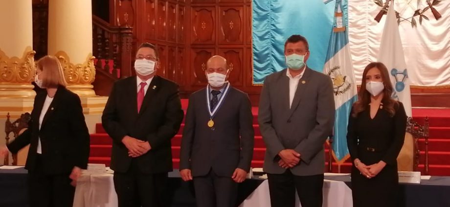 Galardonan con la Medalla a la Ciencia y Tecnología 2018 y 2019 a los Científicos, Doctor Manuel Alberto Ramírez Zea y  Doctora Vivian Lucrecia Matta Ríos de García