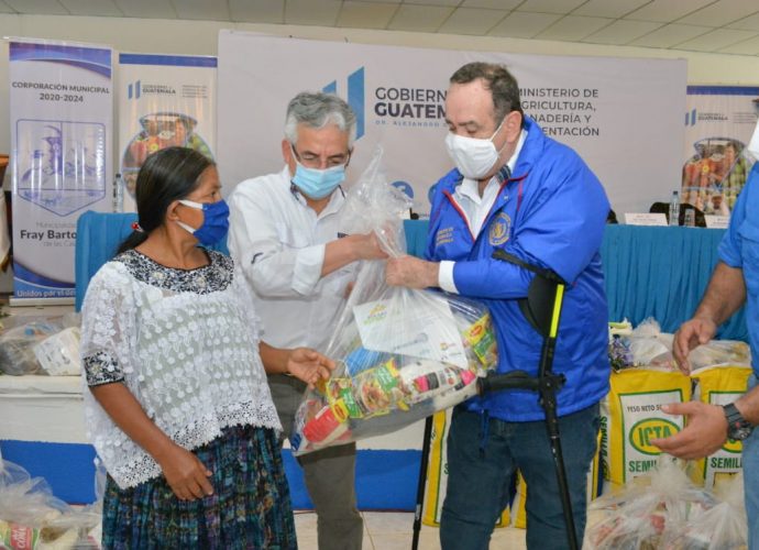 Familias afectadas por lluvias en Fray Bartolomé de las Casas reciben ayuda