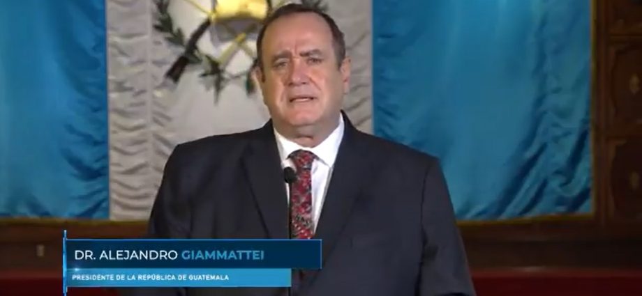 Presidente Giammattei saluda al Ejército de Guatemala en su 149 aniversario de fundación