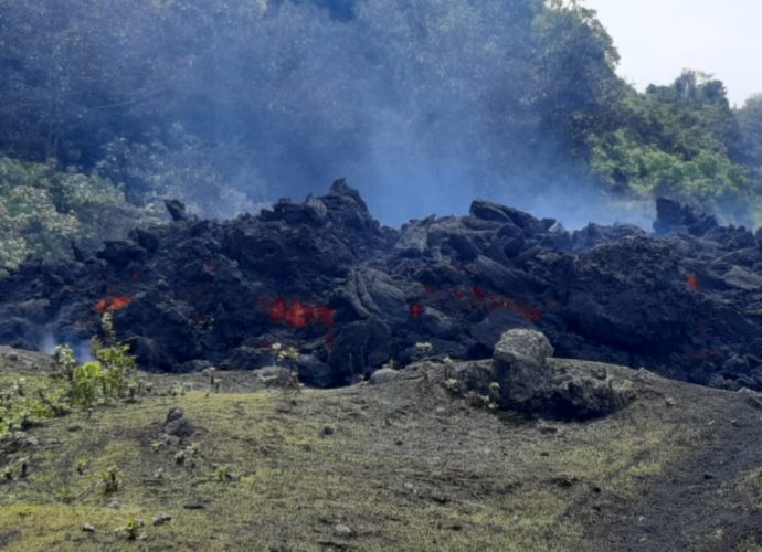 Ruptura en los depósitos de lava del Pacaya generó fumarola de color azul