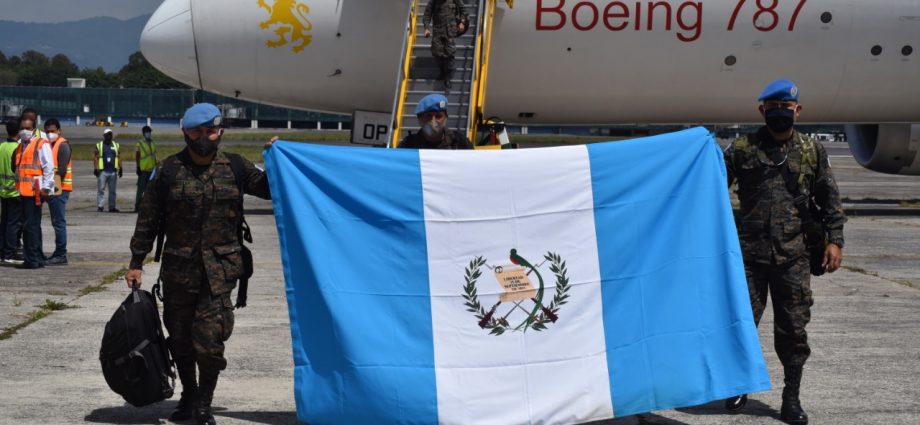 Parte hacia la República Democrática del Congo el vigésimo contingente del Ejército de Guatemala