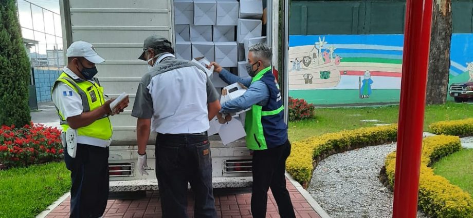 FUNDESA dona 700 kits médicos a los Centros de Bienestar Respiratorio, en la ciudad capital