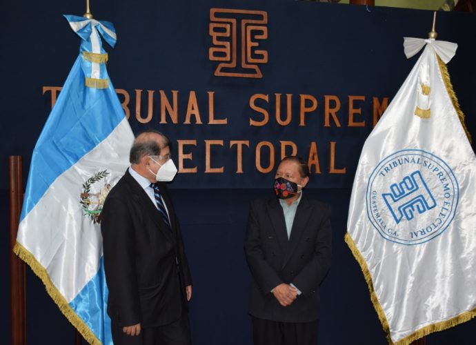 TSE acredita a nuevos funcionarios ediles