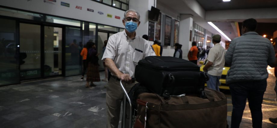Arriba vuelo humanitario, procedente de Madrid, con 184 guatemaltecos varados en Europa