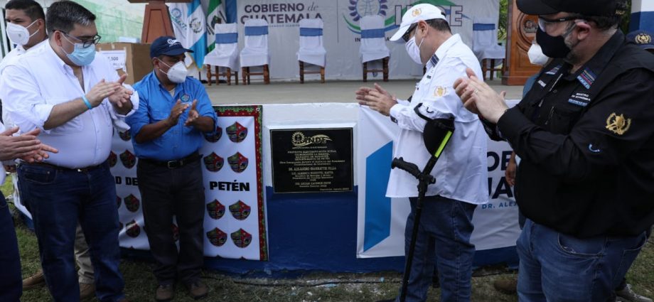 Presidente Alejandro Giammattei inauguró proyecto de electrificación en La Reinita