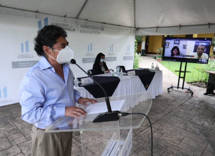 Mineduc celebra transmisión número 100 del programa de radio «Aprendo en Casa»