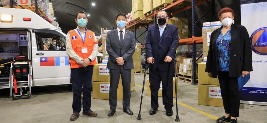 Embajada de China (Taiwán) dona materiales y equipos médicos a Guatemala, para el combate al COVID-19