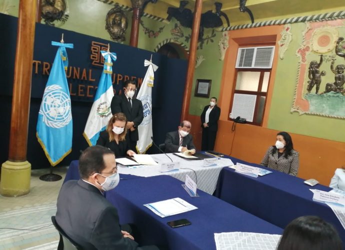 TSE y ONUMUJERES firman Memorando de Entendimiento