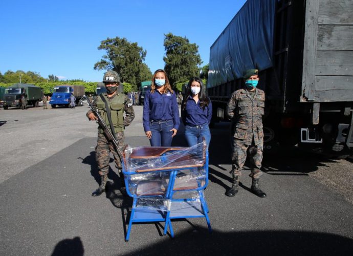 Mides entrega mobiliario al Mineduc