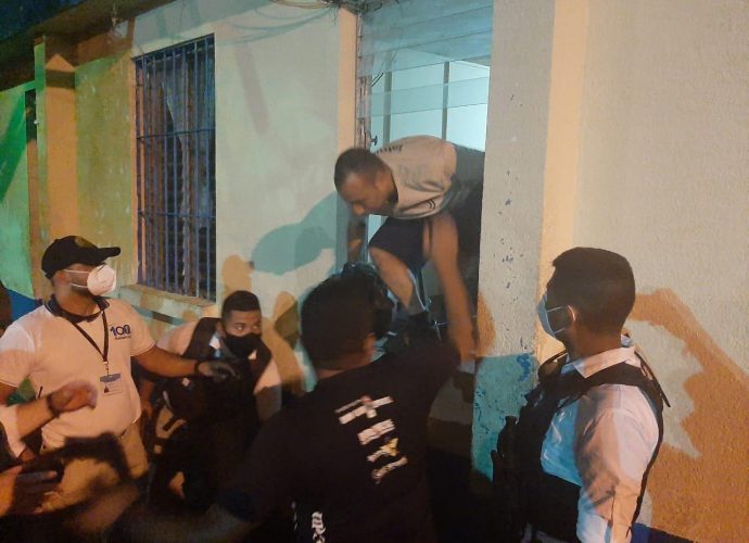 Gobernación confirma liberación de guardias del Sistema Penitenciario, retenidos por reclusos en Escuintla