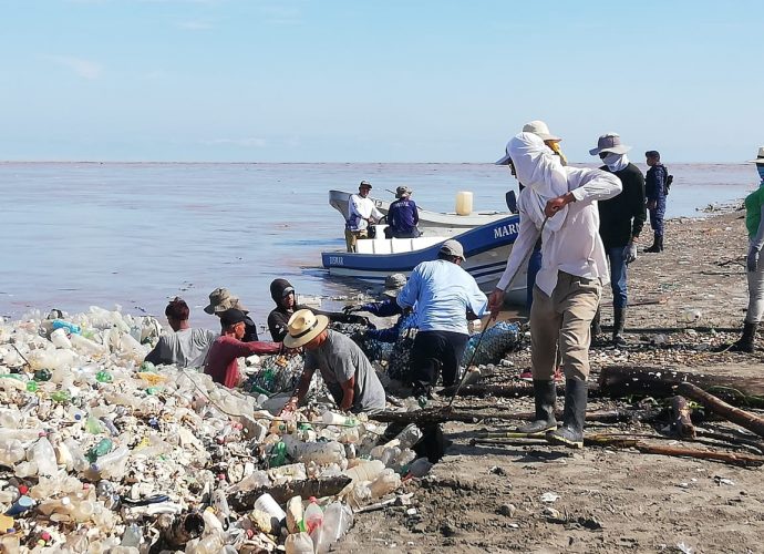 Ejército apoya limpieza del Río Motagua