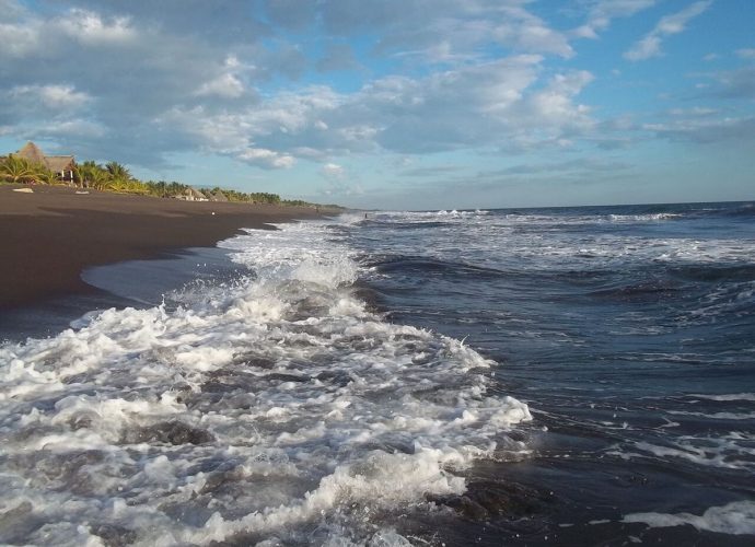 “Beach Clean Up”, un movimiento de la Unión Europea en Guatemala para limpiar las playas