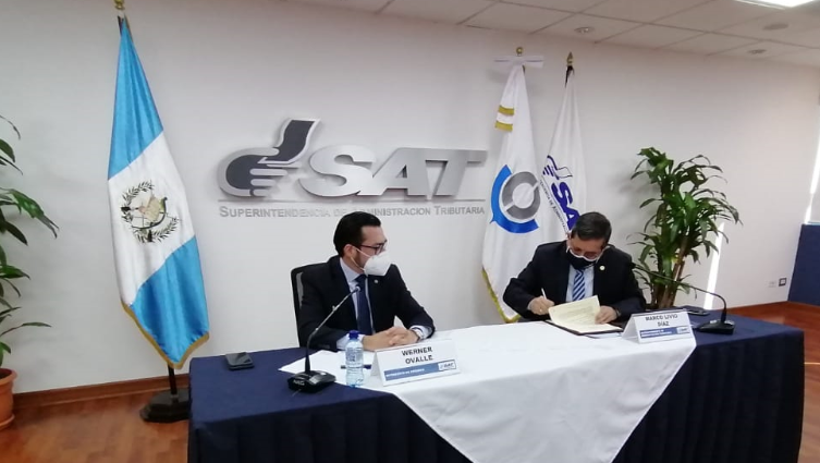 SAT firma convenio con OMA para tener mejores controles en aduanas