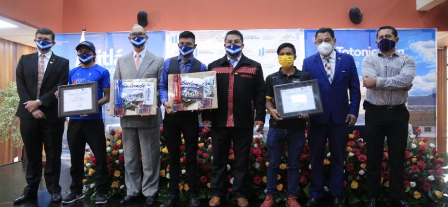 Inguat reconoce desempeño de campeones a la Vuelta Ciclísitica de Guatemala