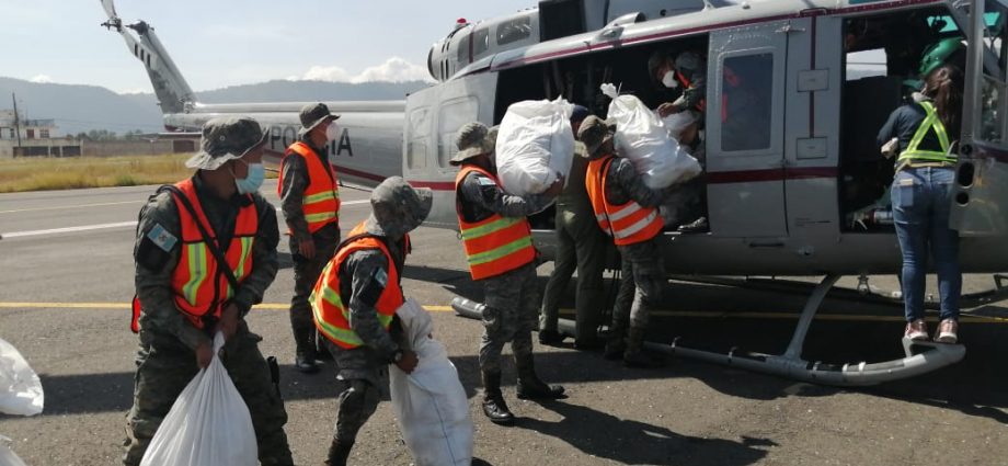 Reservas Militares de la República apoyan entrega de víveres en Huehuetenango y Alta Verapaz