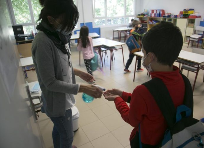 Salud oficializa normas sanitarias para centros educativos nacionales, por SARS-CoV-2