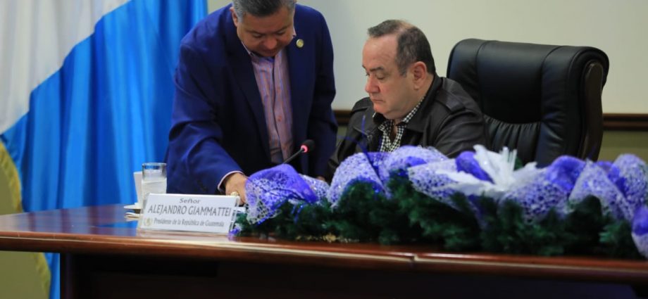 El Presidente Giammattei encabezó la reunión de Gabinete de Reconstrucción