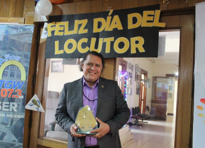 Dirección de Radiodifusión reconoce a Josué Morales en el Día del Locutor