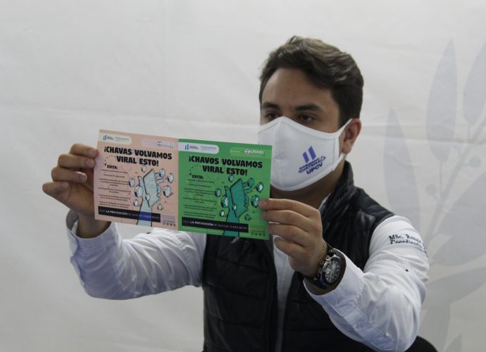 UPCV recibe material gráfico de UMG/USAID para la prevención de los tipos de violencia en adolescentes