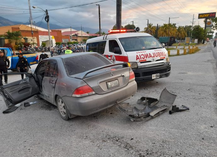 Una persona resulta afectada en colisión de tráiler y vehículo en ruta al Atlántico
