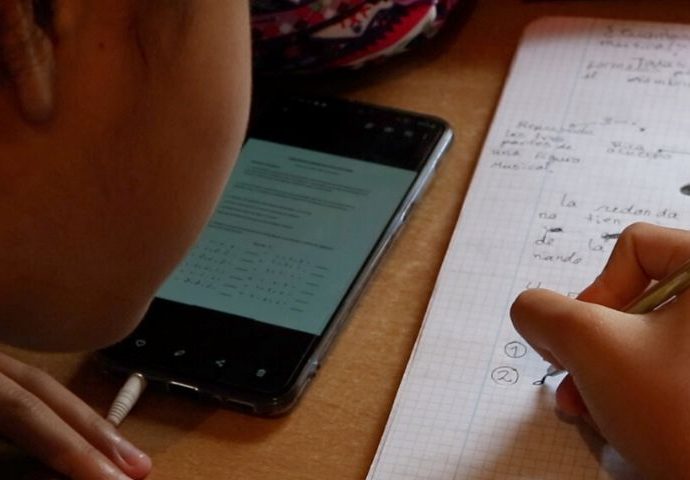 Mineduc implementará sistema híbrido de clases presenciales y a distancia para el 2021