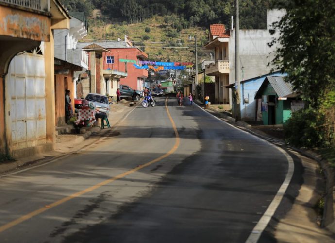 Inauguran 9 kilómetros de carretera pavimentada en aldea la Victoria, San Juan Ostuncalco