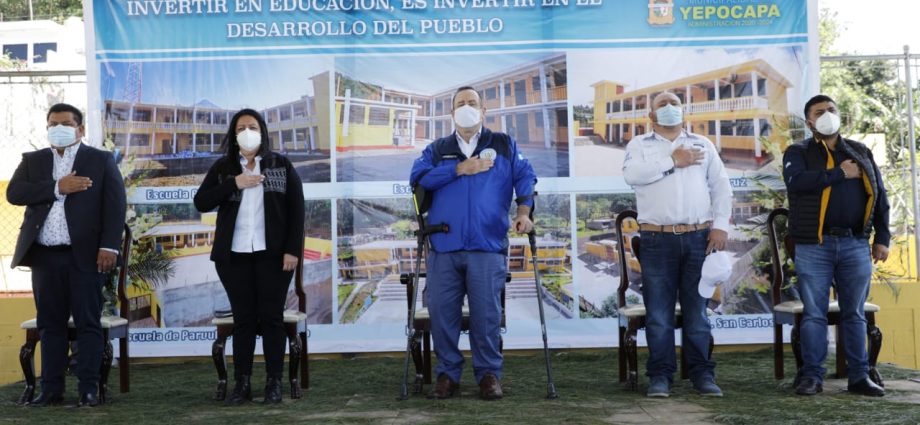 Presidente Alejandro Giammattei inaugura escuela en Chimaltenango