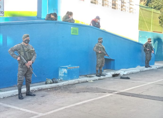 Ejército brinda seguridad en los centros de bienestar respiratorio de la ciudad capital