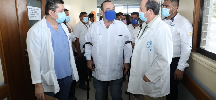 Presidente Giammattei inauguró los trabajos de mejoramiento del Hospital de la Amistad