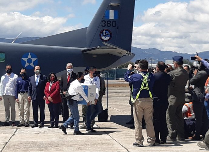 Guatemala recibió las primeras 5 mil vacunas contra COVID-19, donadas por Israel