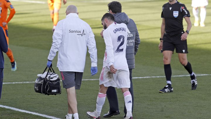 Carvajal reaparece en la victoria del Madrid y se vuelve a lesionar