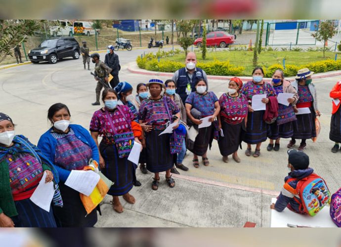 Salud ha vacunado a más de dos mil 970 comadronas contra el COVID-19 a nivel nacional