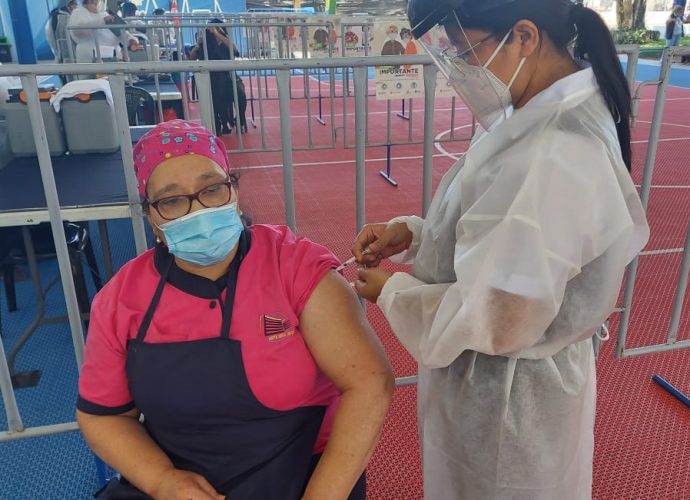 Inmunización de médicos del Hospital General San Juan de Dios avanza en un 80%