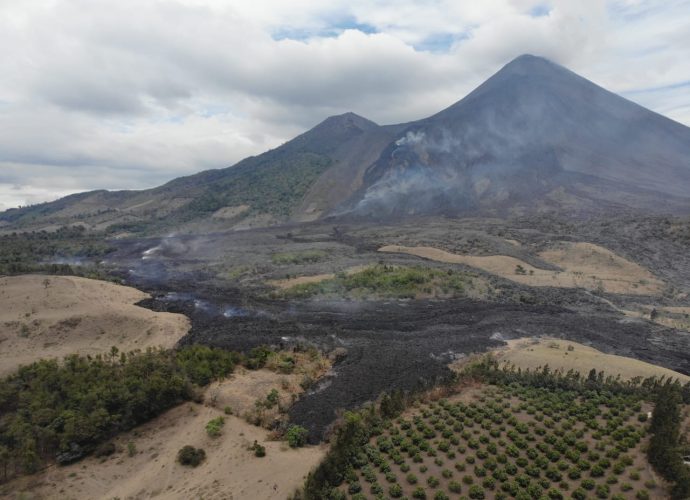CONRED identifica 14 lugares que podrían ser utilizados como albergues, al presentar el volcán de Pacaya actividad eruptiva