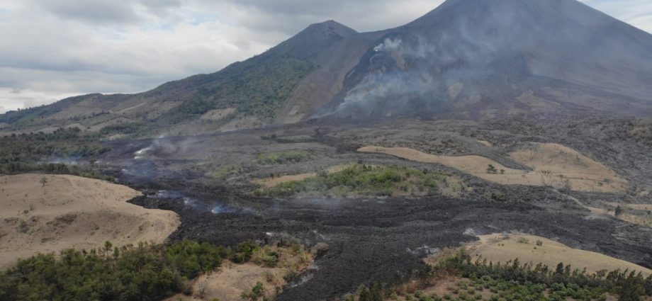 CONRED identifica 14 lugares que podrían ser utilizados como albergues, al presentar el volcán de Pacaya actividad eruptiva