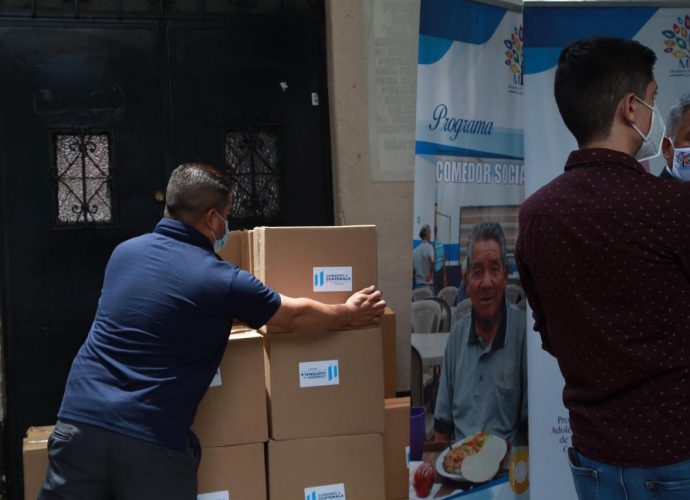 MIDES entrega mil libras de alimentos al Hogar de Ancianos San Vicente de Paul