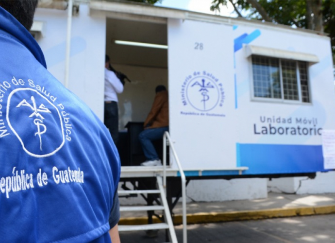 Laboratorio Móvil en zona 11 capitalina continuará realizando pruebas contra COVID-19 durante todo abril