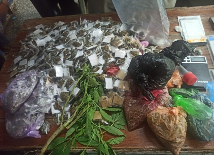 Destruyen antenas para señal de internet e incautan droga en requisa en Pavón