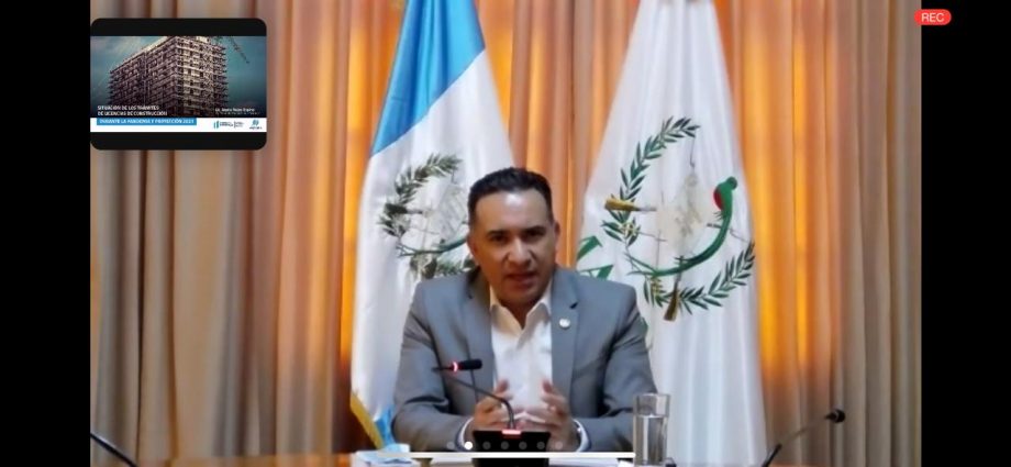 Ministro de Ambiente, Mario Rojas, expone ante foro de inversión económica