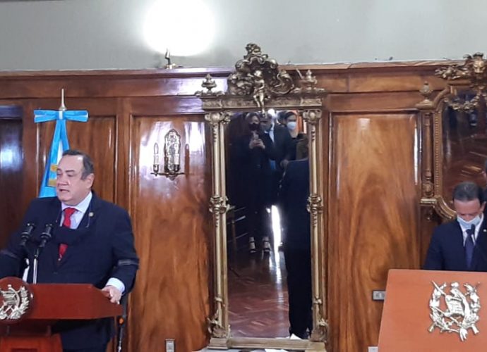 Presidente Giammattei destaca repunte económico de Guatemala como el mayor de la región