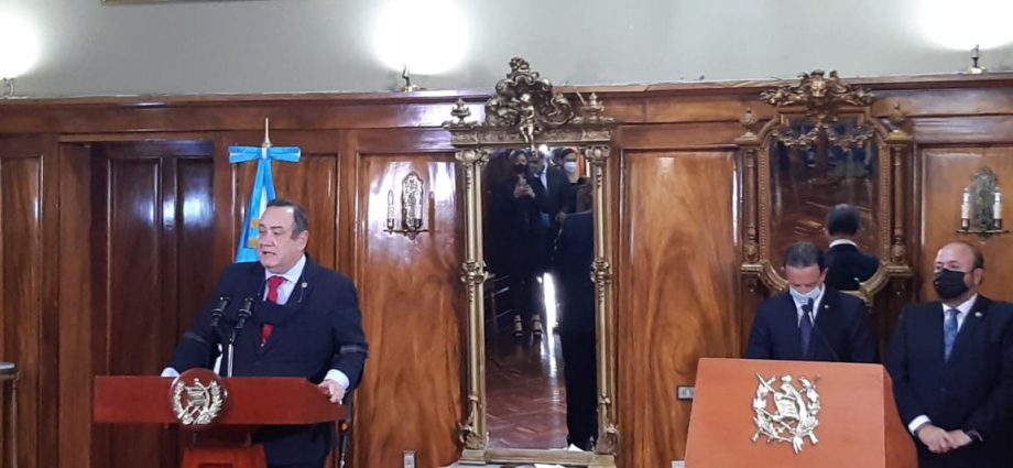 Presidente Giammattei destaca repunte económico de Guatemala como el mayor de la región