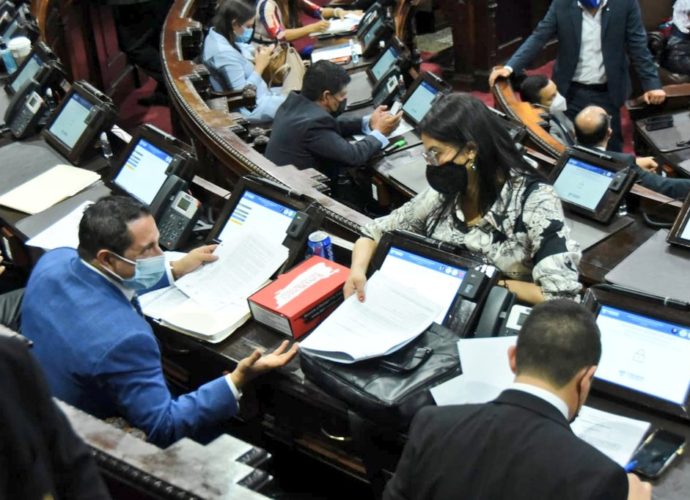 Nueva legislación reducirá tiempos y costos en trámites oficiales