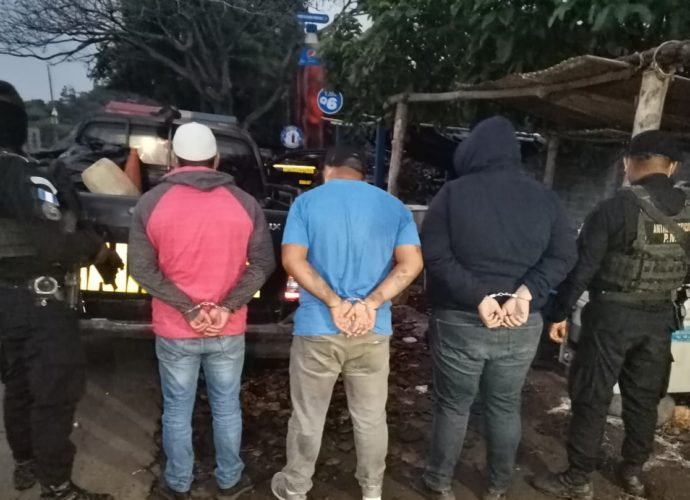Millonario decomiso de dinero y tres capturas tras inspección de vehículos en Suchitepequez