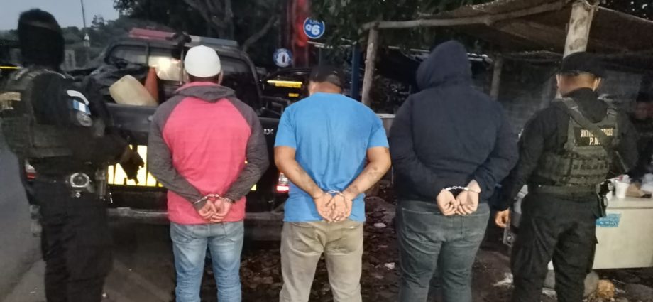 Millonario decomiso de dinero y tres capturas tras inspección de vehículos en Suchitepequez