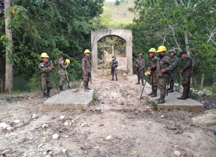 Cuerpo de Ingenieros del Ejército apoyará en la reconstrucción de puente colgante en Melchor de Mencos, Petén