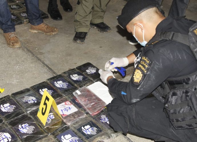 401 paquetes de cocaína incautados en operativo antinarcótico en Petén