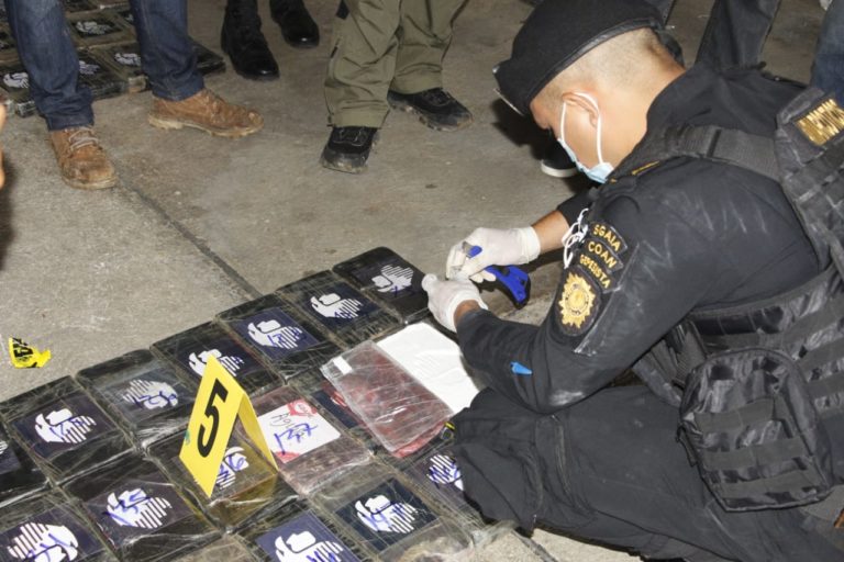 401 paquetes de cocaína incautados en operativo antinarcótico en Petén