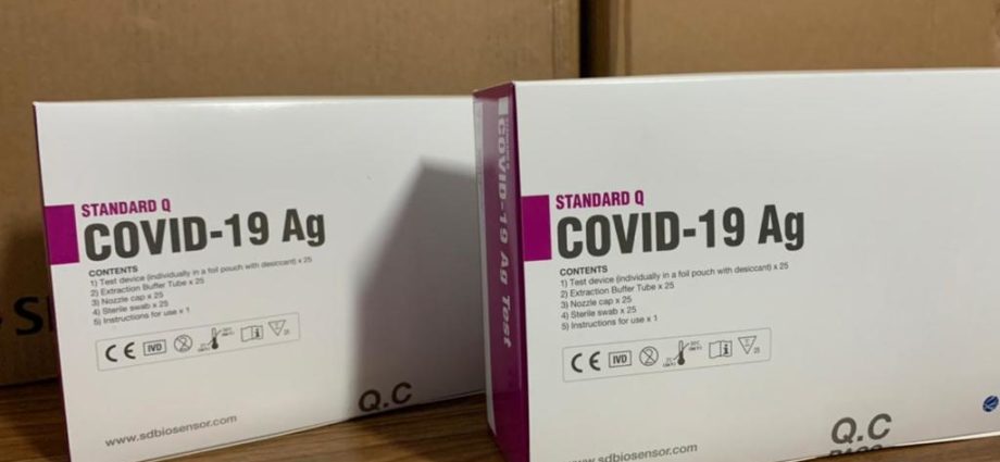 Salud recibe donación de mas de 3 mil pruebas rápidas de antígeno contra COVID-19